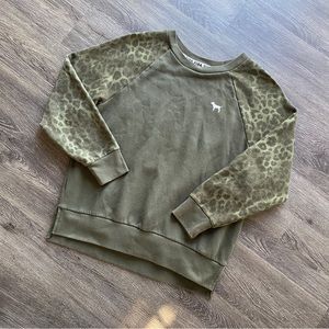 Victoria’s Secret PINK green army camo dog pullover shirt sweatshirt top